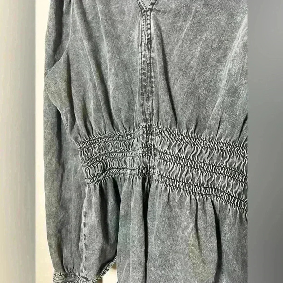 Gap denim shirt size L V-neck puff sleeve elastic waist - Picture 4 of 7